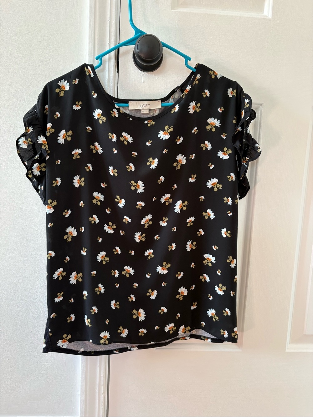 LOFT Black Daisy Print Ruffle Sleeve Top